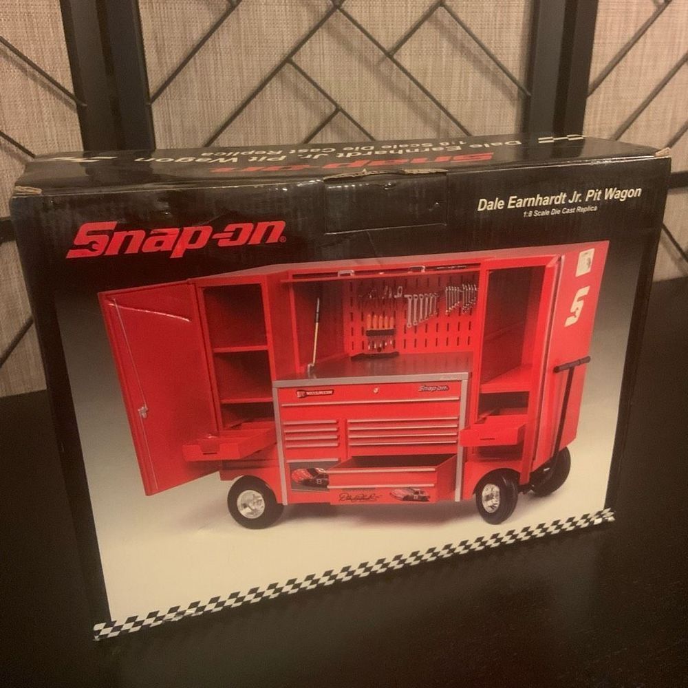 Snap-On Dale Earnhardt Jr. Pit Wagon 1:8 Scale - Picture 4 of 6